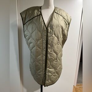 H&M lightweight quilted Vest